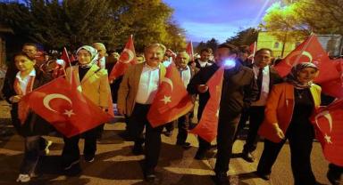 Cumhuriyet'in 100. Yılı İçin Melikgazi'de Coşkulu Fener Alayı Yürüyüşü