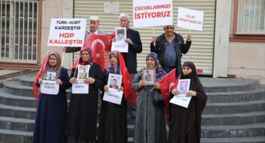 Diyarbakır annelerinin evlat nöbetine bir aile daha katıldı