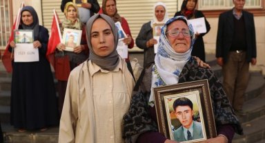 Diyarbakır annelerinin evlat nöbetine bir aile daha katıldı