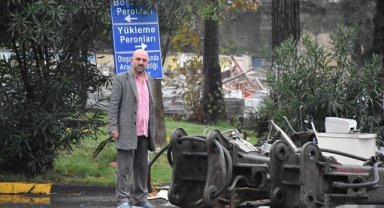 Ekmeğini 35 yıldır otogarda kazanıyor