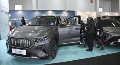 Engelliler özel aparatlarla "engelsiz" Togg deneyimi imkanına kavuşuyor 