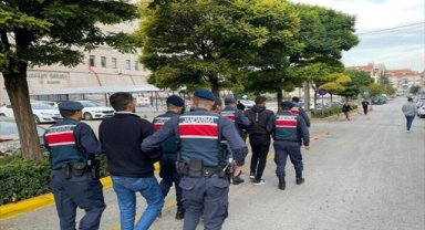 Eskişehir'de düzenlenen tefecilik operasyonunda yakalanan 3 şüpheliden 2'si tutuklandı