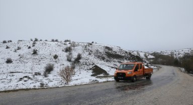 Eskişehir'in yüksek kesimlerinde kar yağışı aralıklarla etkili oluyor