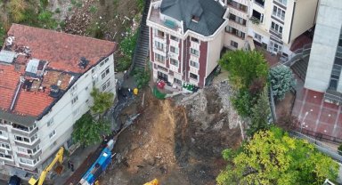 Eyüpsultan'da toprak kayması nedeniyle 2 bina boşaltıldı