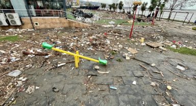 Fırtınanın vurduğu Karadeniz Ereğli'de eğitime 2 gün ara