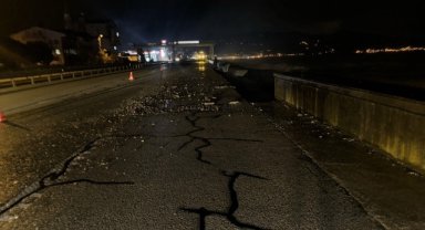 Giresun'da, dalgalar nedeniyle kara yolunda çökme meydana geldi
