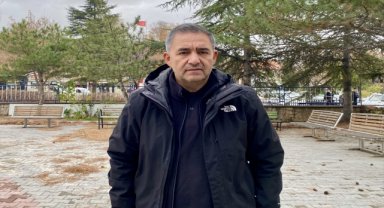 Kırşehir'de kuvvetli rüzgar nedeniyle kopan çatı stadın atletizm pistine düştü