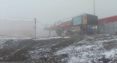 İç Anadolu'nun zirvesi Erciyes'te kar yağışı etkili oluyor