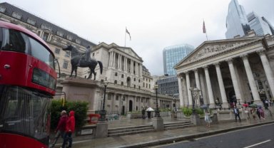 İngiltere, faizi 2024 sonuna kadar 15 yılın zirvesinde bırakabilir