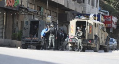 İsrail güçleri Batı Şeria ve Doğu Kudüs'te 20 Filistinliyi gözaltına aldı