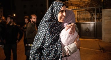 İsrail hapishanelerinden serbest bırakılan Filistinli kadınlar: Serbest bırakılmamız şehitlerimizin kanıyla oldu