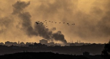 İsrail savaş uçakları, gece boyunca Gazze Şeridi'nde sivil yerleşimlere bomba yağdırdı