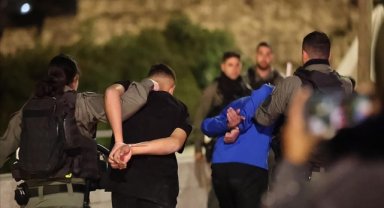 İsrail yılbaşından bu yana yaklaşık 900 Filistinli çocuğu gözaltına aldı