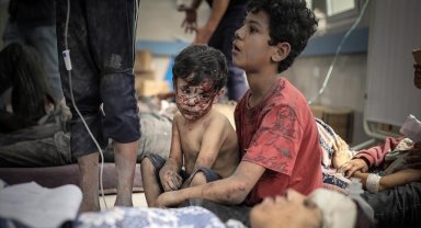 İsrail'in kuşattığı Şifa Hastanesi'nde 7 binden fazla yerinden edilmiş kişi ölümle karşı karşıya