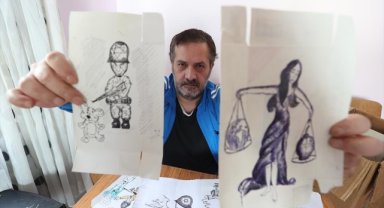 İsrail'in saldırılarını atık malzemeler üzerine çizdiği resimlerle anlatıyor