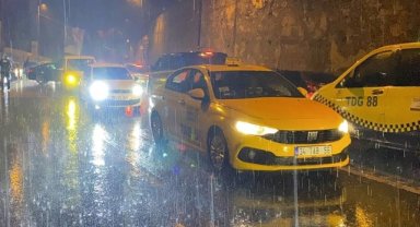 İstanbul'da sağanak ve şiddetli rüzgar etkili oldu