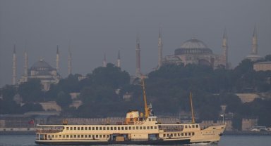 İstanbul'da vapur seferlerine hava muhalefeti engeli 