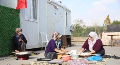Kahramanmaraş'ta afetzedeler imece usulü kışlık yiyecek hazırlıyor