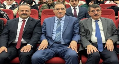 Kamu Başdenetçisi Şeref Malkoç, Aksaray'da üniversite öğrencileriyle bir araya geldi