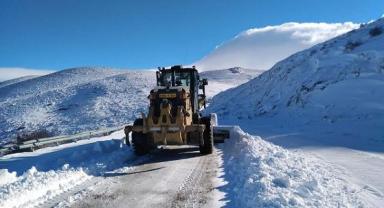 Kar sebebiyle kapanan 256 kilometrelik yol ulaşıma açıldı