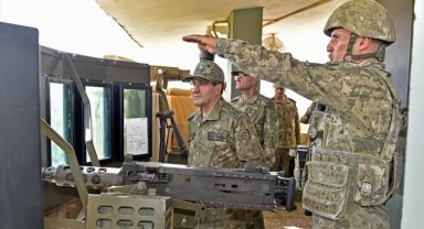 Kara Kuvvetleri Komutanı Orgeneral Bayraktaroğlu, harekat bölgeleri ile sınır hattında incelemelerde bulundu