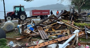 Karadeniz Ereğli'de fırtınanın izleri siliniyor