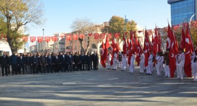 Karaman'da 24 Kasım Öğretmenler Günü kutlandı