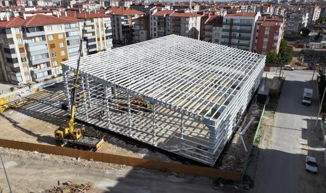 Karatay'da kapalı tenis kortu yapımı devam ediyor