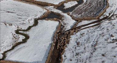 Kars'ta beyaza bürünen yerleşim yerleri dron ile görüntülendi