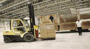 Kayseri'de 20 bin öğrenciye çalışma masası ve kitaplık dağıtımına başlandı