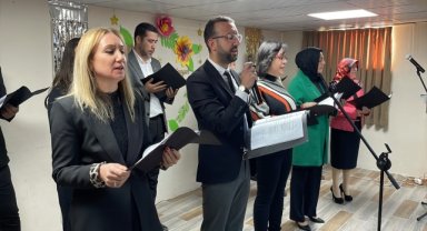 Kayseri'de öğretmenlerden oluşan koro konser verdi