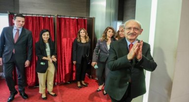 Kılıçdaroğlu, CHP Genel Merkez personeli ile vedalaştı