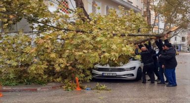 Kırıkkale ve Sivas'ta kuvvetli rüzgar ve sağanak etkili oluyor