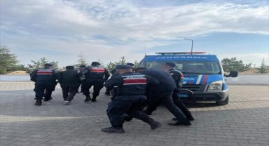 Kırıkkale'de aranan 3'ü hükümlü 5 kişi yakalandı