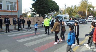Kırşehir'de okul çevreleri ve servis araçları denetlendi