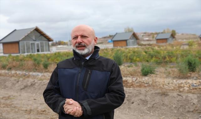 Kocasinan Belediye Başkanı Çolakbayrakdar, tarım arazisini inceledi