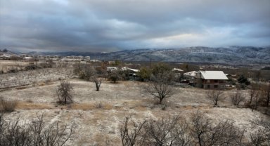 Konya ve Afyonkarahisar'da mevsimin ilk karı düştü