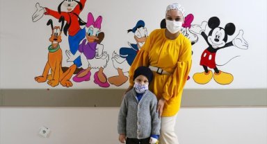 Lösemiyi yenen gençler kendileriyle aynı tedaviyi gören hastalara umut aşılıyor