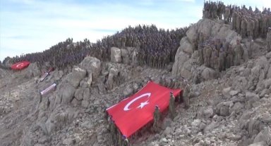 MSB, Mehmetçiğin Davraz Dağı'na tırmanış görüntülerini paylaştı