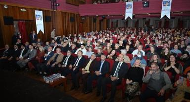 Muhtarlık mührünü sahnede vurdular