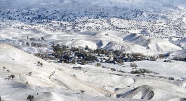 Muş'ta yüksek kesimdeki köyler beyaza büründü