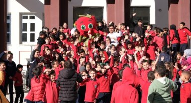 Niğde Belediyesi sıfır atık farkındalığı oluşturmak için okullarda etkinlik düzenliyor