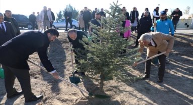 Niğde Ömer Halisdemir Üniversitesi 1000 fidan dikti