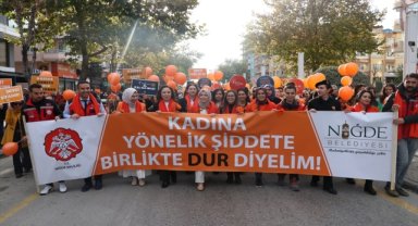 Niğde'de kadına yönelik şiddete karşı farkındalık yürüyüşü yapıldı
