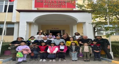 Niğde'de öğrenciler huzurevini ziyaret etti