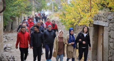 Niğde'de öğretmenler doğa yürüyüşü yaptı