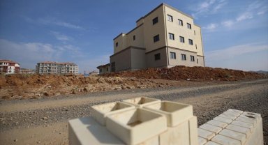 Nurdağı'nda birbirine geçmeli bloklarla yapılan 6 daire teslime hazır