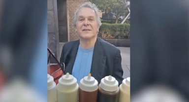 Obama'nın eski danışmanı, Mısırlı satıcıyı defalarca Müslüman karşıtı sözlerle taciz etti