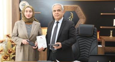 Öğretmen Başkan'dan meslektaşlarına hediye