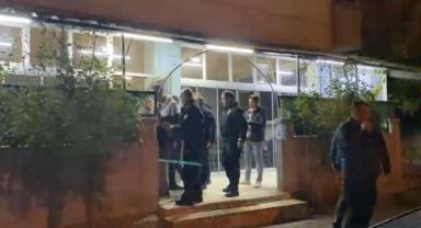 Polise bıçak ve ıstaka ile saldırdılar